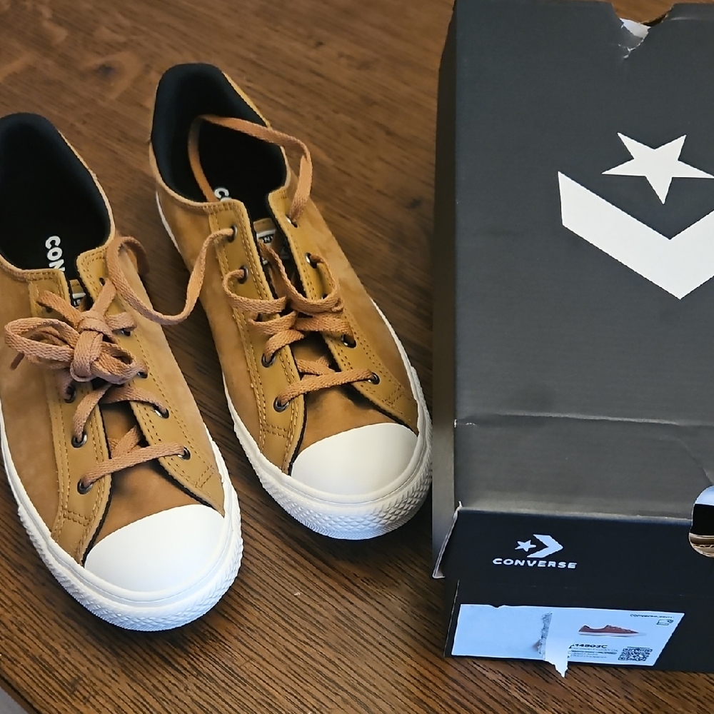 NWT Womens Converse Dainty Lucky Sneaker Size 8.5